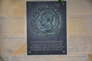 Werner Alfred Pietschker (* 14. Januar 1887 in Bornstedt; † 15. November 1911 in Johannisthal) war ein deutscher Flugpionier.