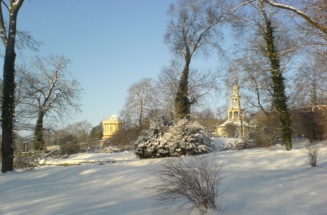 Klausberg mit Belvedere und Drachenhaus